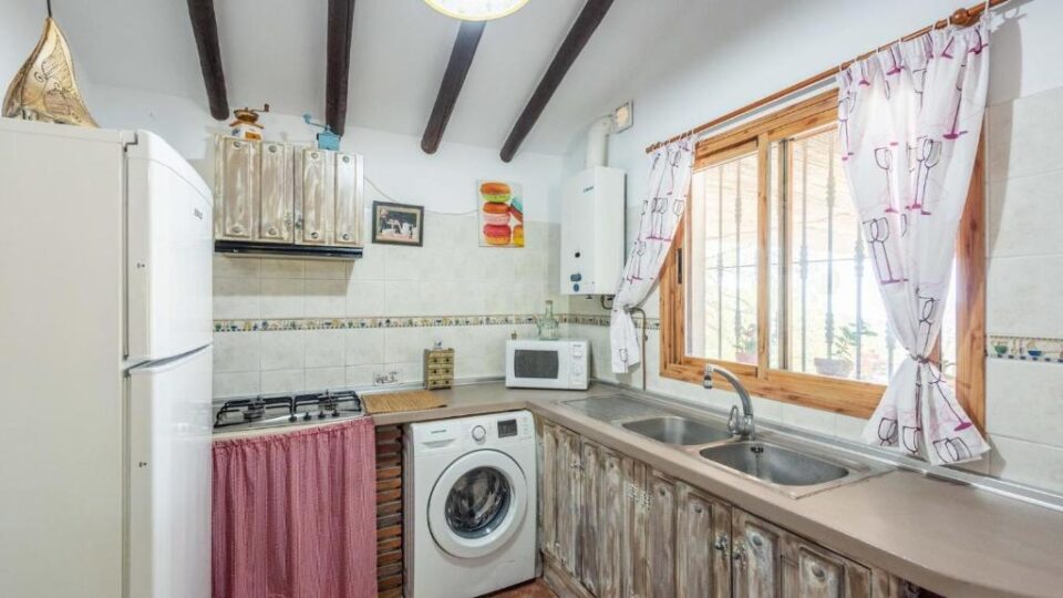 Bonita Casa Rural en Cómpeta, con piscina y barbacoa - Imagen 14