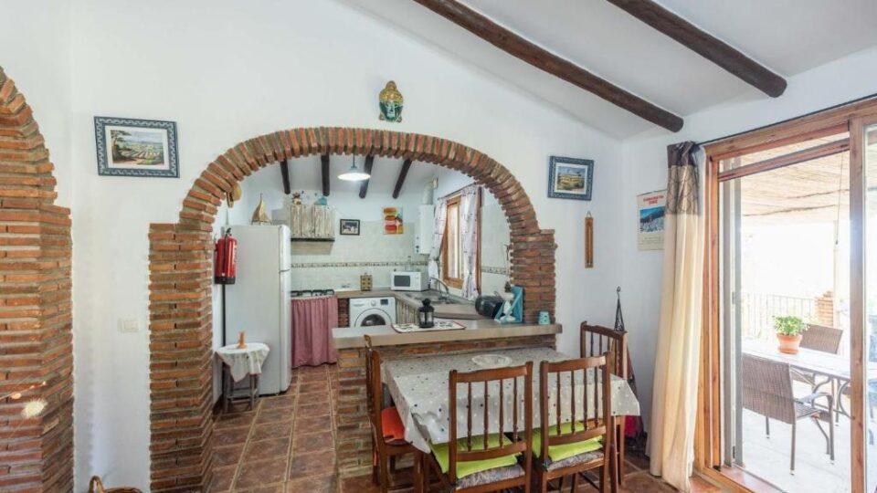 Bonita Casa Rural en Cómpeta, con piscina y barbacoa - Imagen 15