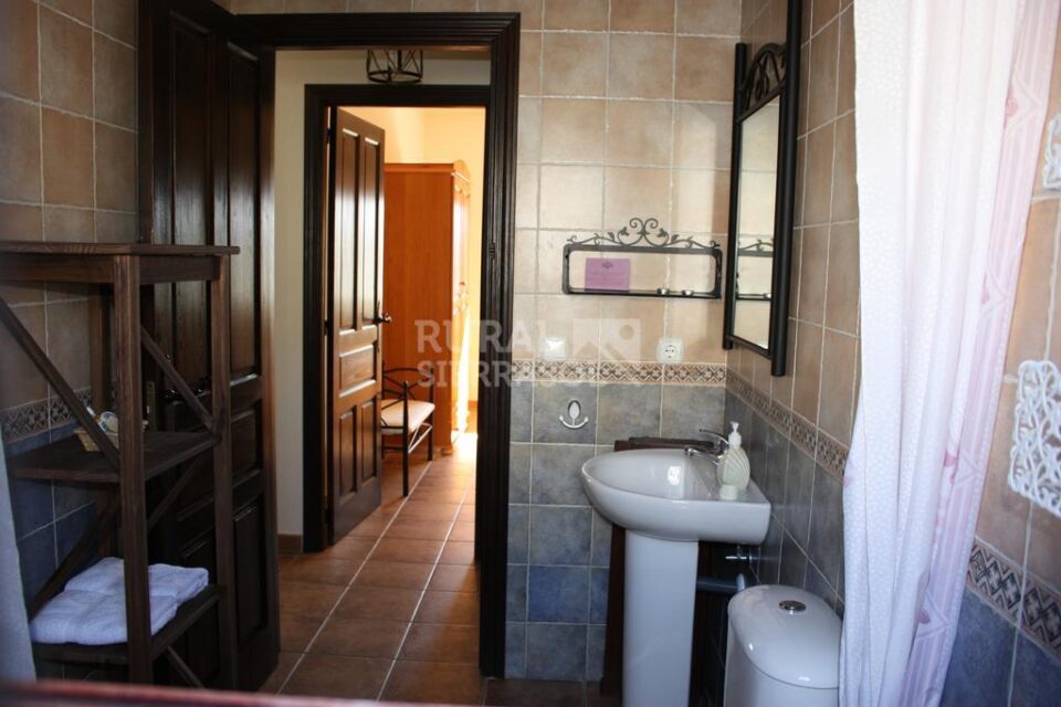Conjunto de siete Casas Rurales junto al Lago de La Viñuela - Imagen 33