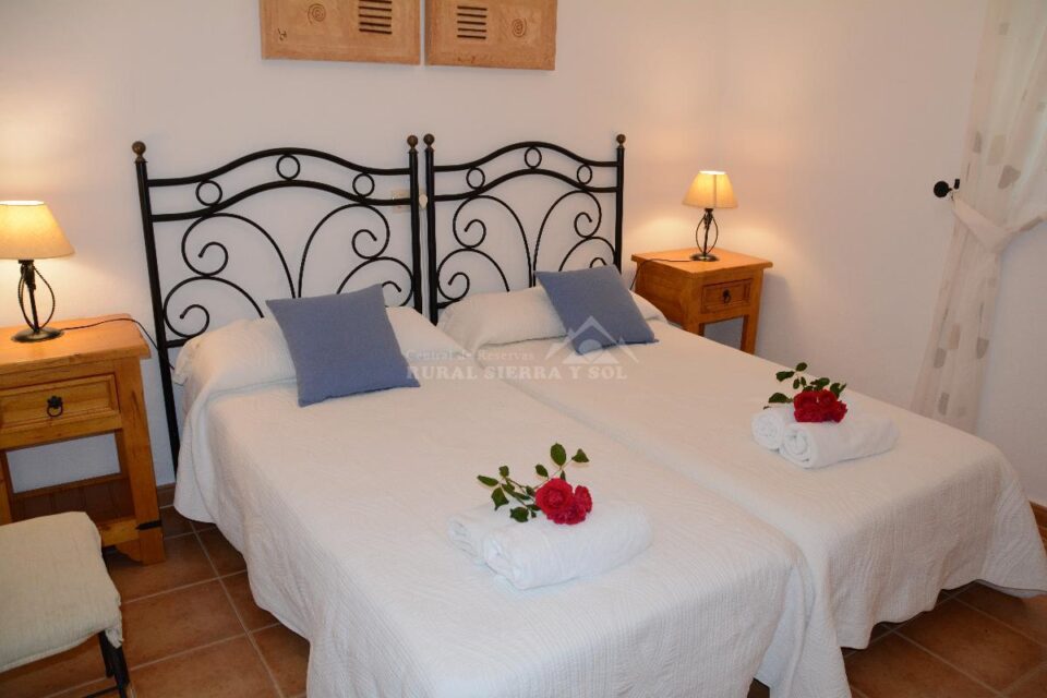 Habitación con dos camas individuales de Casa rural en Antequera (Málaga)-3326