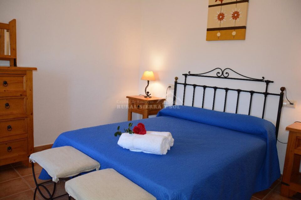 Dormitorio con cama doble de Casa rural en Antequera (Málaga)-3326