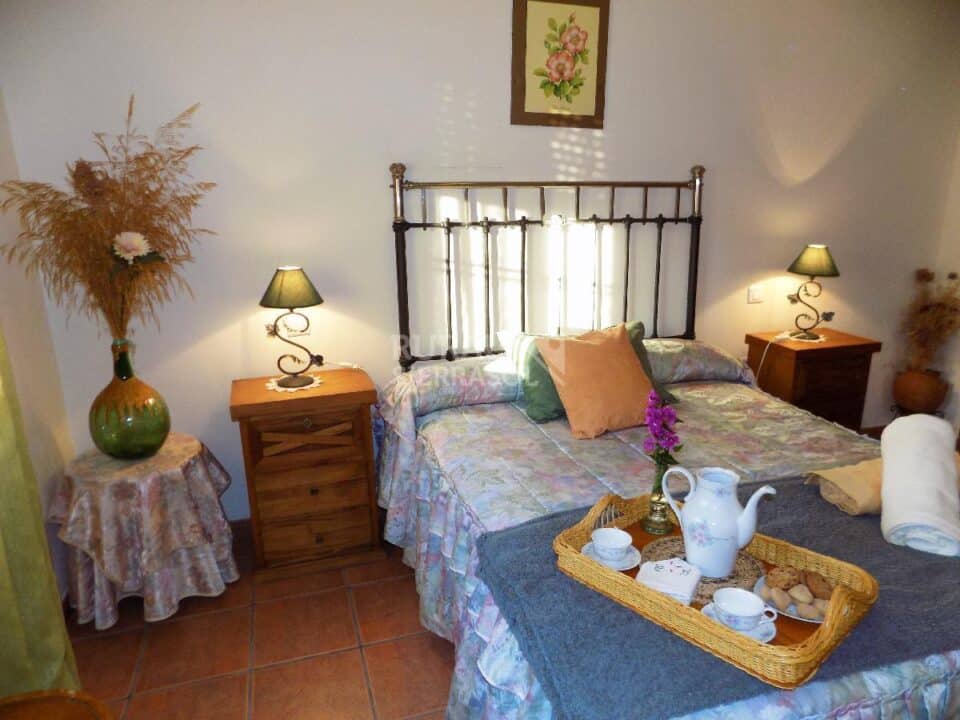 Habitación con cama de matrimonio de Casa rural en Periana (Málaga)-3339