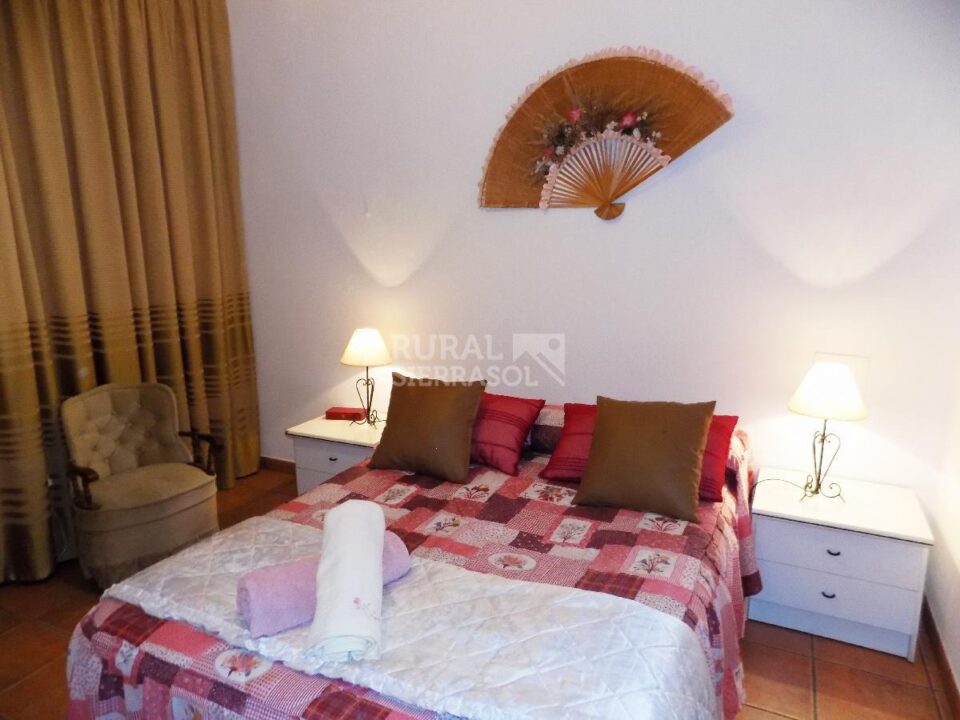 Dormitorio con cama doble de Casa rural en Periana (Málaga)-3339