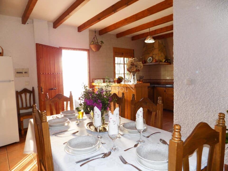 Mesa de salón en Casa rural en Periana (Málaga)-3339