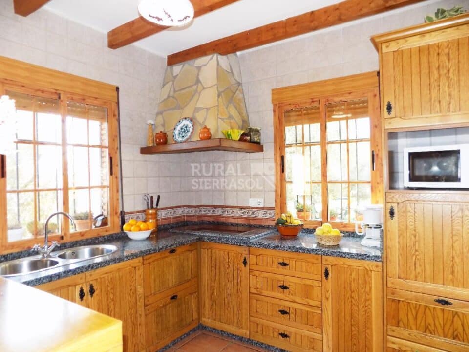 Cocina de Casa rural en Periana (Málaga)-3339