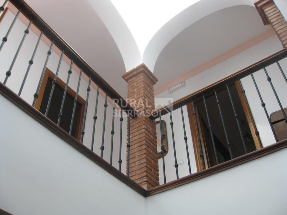 Acogedora Casa Rural en Cuevas del Becerro, con chimenea y calefacción - Imagen 7