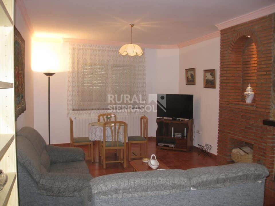 Acogedora Casa Rural en Cuevas del Becerro, con chimenea y calefacción - Imagen 11