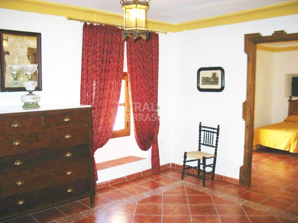 Cortijo cerealista del siglo XIX con chimenea, piscina y barbacoa en Cañete la Real - Imagen 34