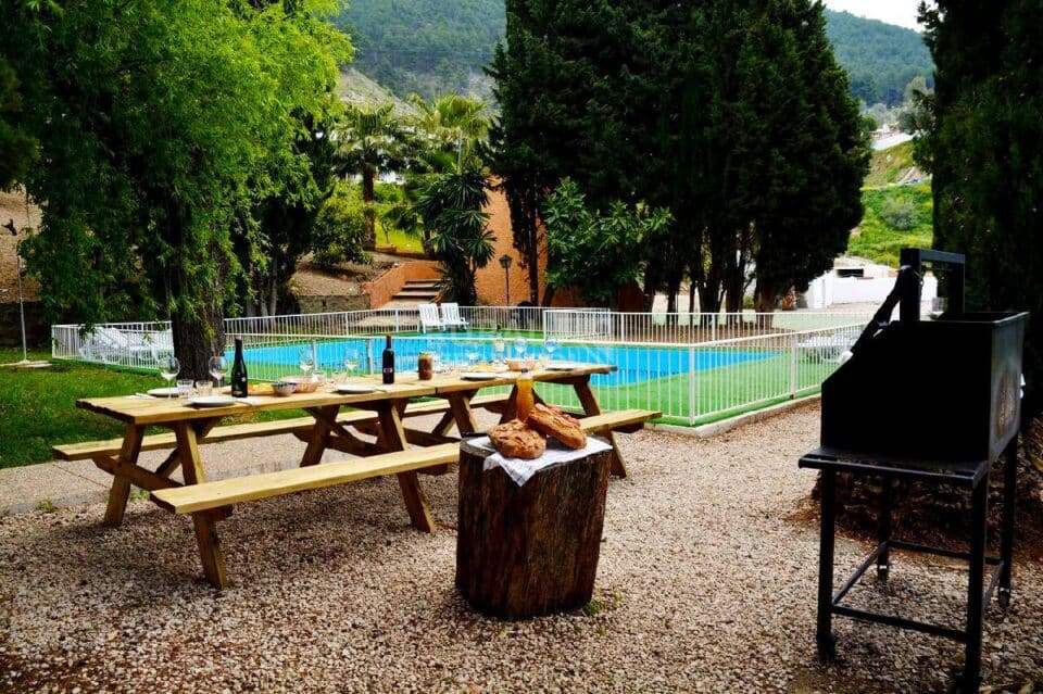 Zona de barbacoa y piscina de Casa rural en Alcaucín (Málaga)-3418