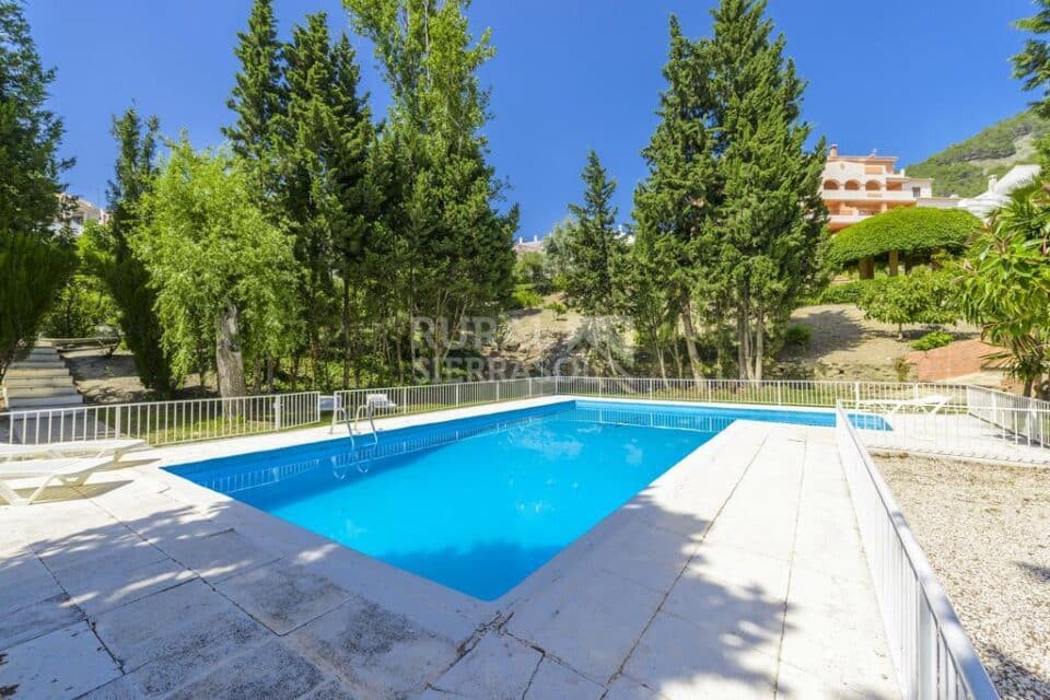 Piscina vallada de Casa rural en Alcaucín (Málaga)-3418