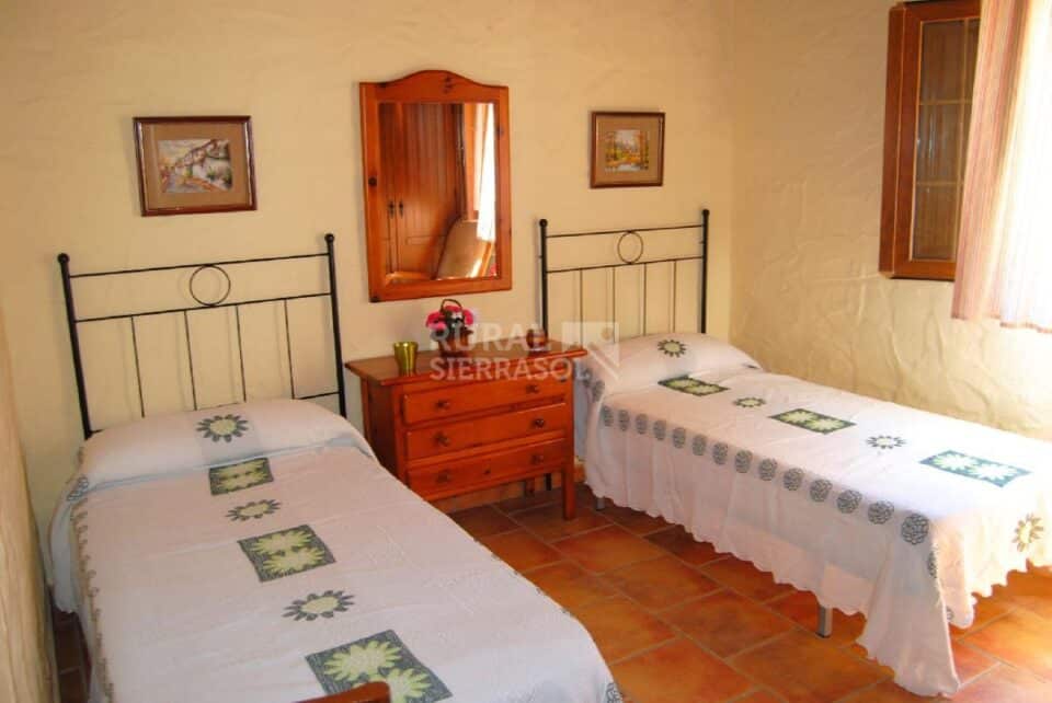 Habitación con dos camas de Casa rural en Antequera (Málaga)-3421