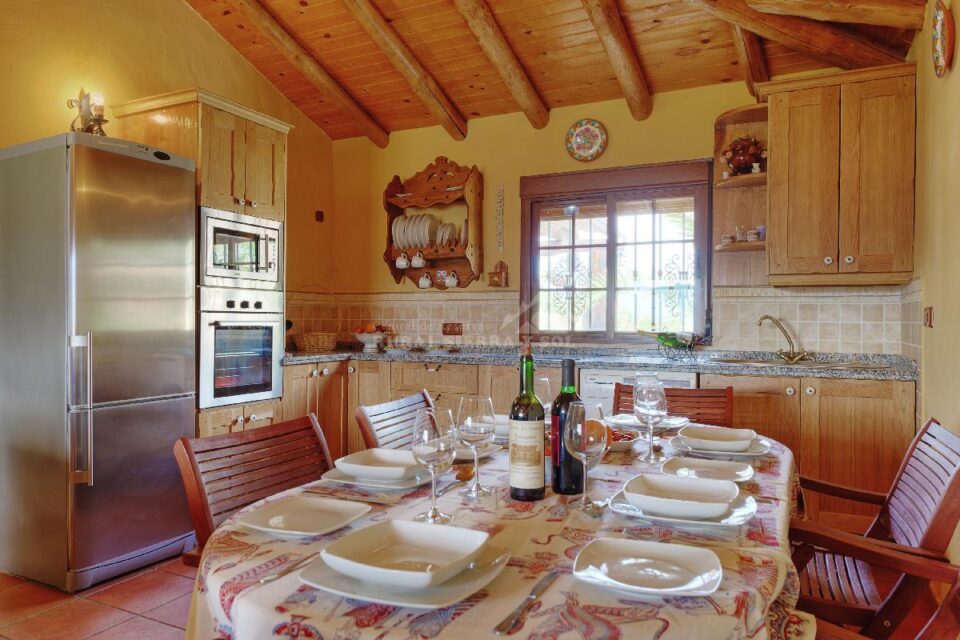 Conjunto de dos Casas Rurales en Júzcar con piscina, chimenea y barbacoa - Imagen 10