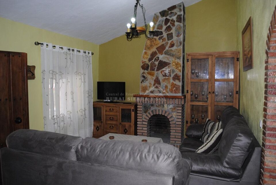 Acogedora Casa Rural en El Borge con piscina vallada, barbacoa, chimenea - Imagen 6