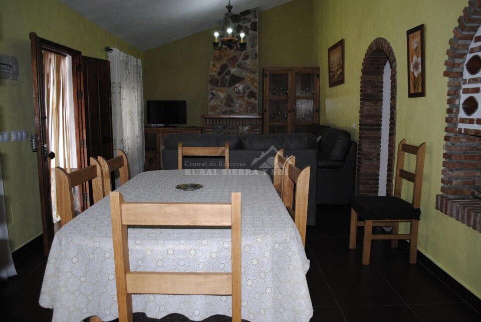 Acogedora Casa Rural en El Borge con piscina vallada, barbacoa, chimenea - Imagen 8