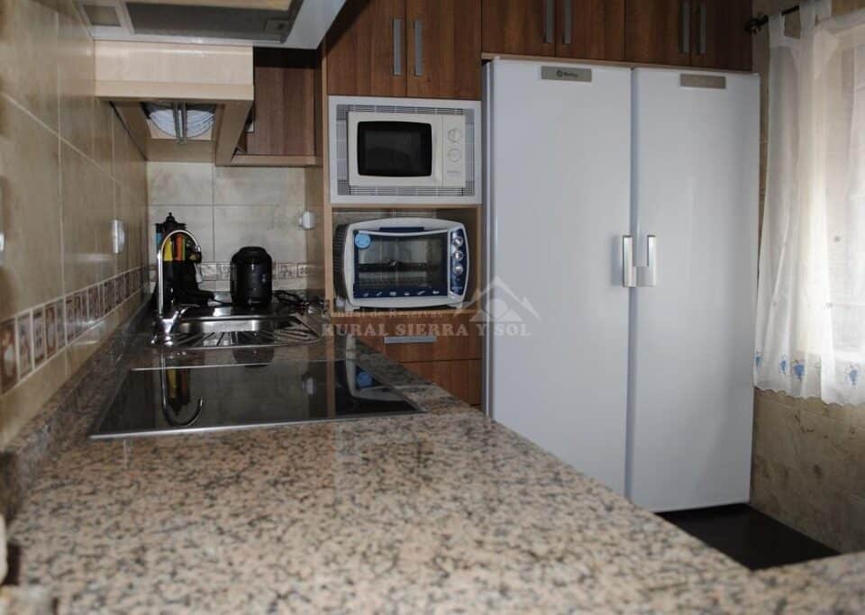 Acogedora Casa Rural en El Borge con piscina vallada, barbacoa, chimenea - Imagen 9