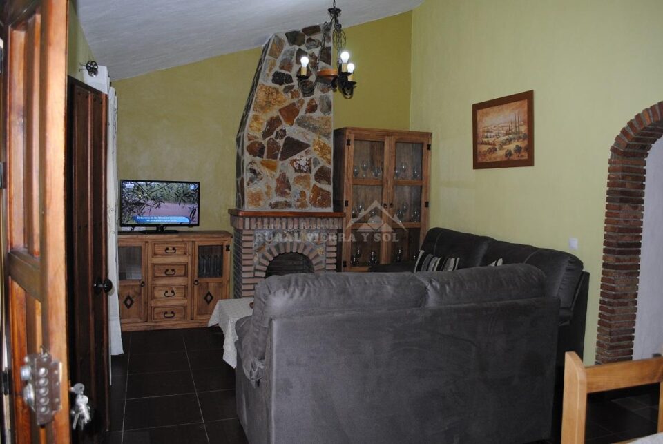 Acogedora Casa Rural en El Borge con piscina vallada, barbacoa, chimenea - Imagen 36