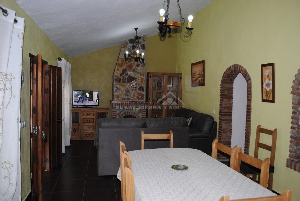Acogedora Casa Rural en El Borge con piscina vallada, barbacoa, chimenea - Imagen 37