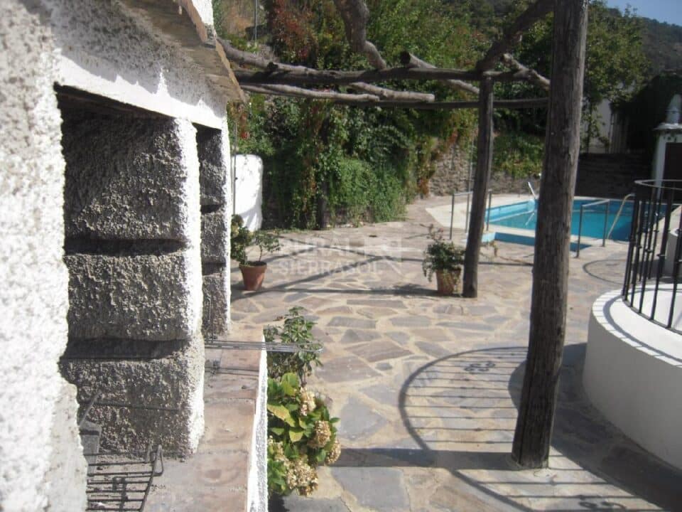 Bonito Alojamiento Rural en Bubión con piscina y preciosas vistas - Imagen 3