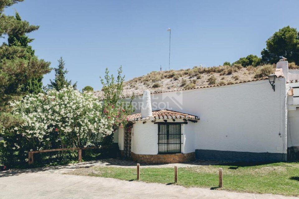 Coqueta Casa Cueva en Alcudia de Guadix, con piscina, barbacoa y wi-fi - Imagen 34