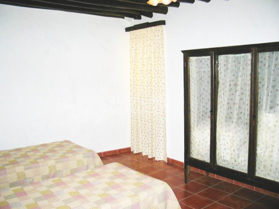 Cortijo cerealista del siglo XIX con chimenea, piscina y barbacoa en Cañete la Real - Imagen 35