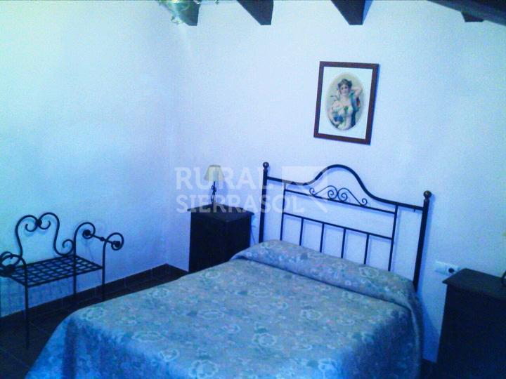 Habitación con cama de matrimonio de Casa rural en Alfarnate (Málaga)-3508