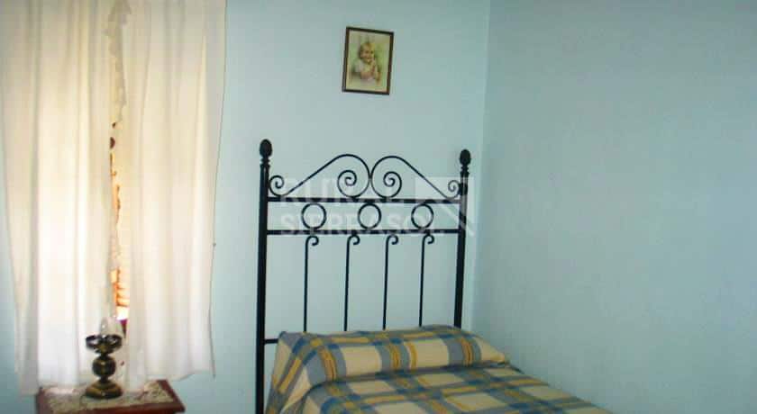 Dormitorio con cama individual de Casa rural en Alfarnate (Málaga)-3508