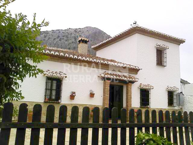 Valla de casa rural en Alfarnate (Málaga) referencia 3518