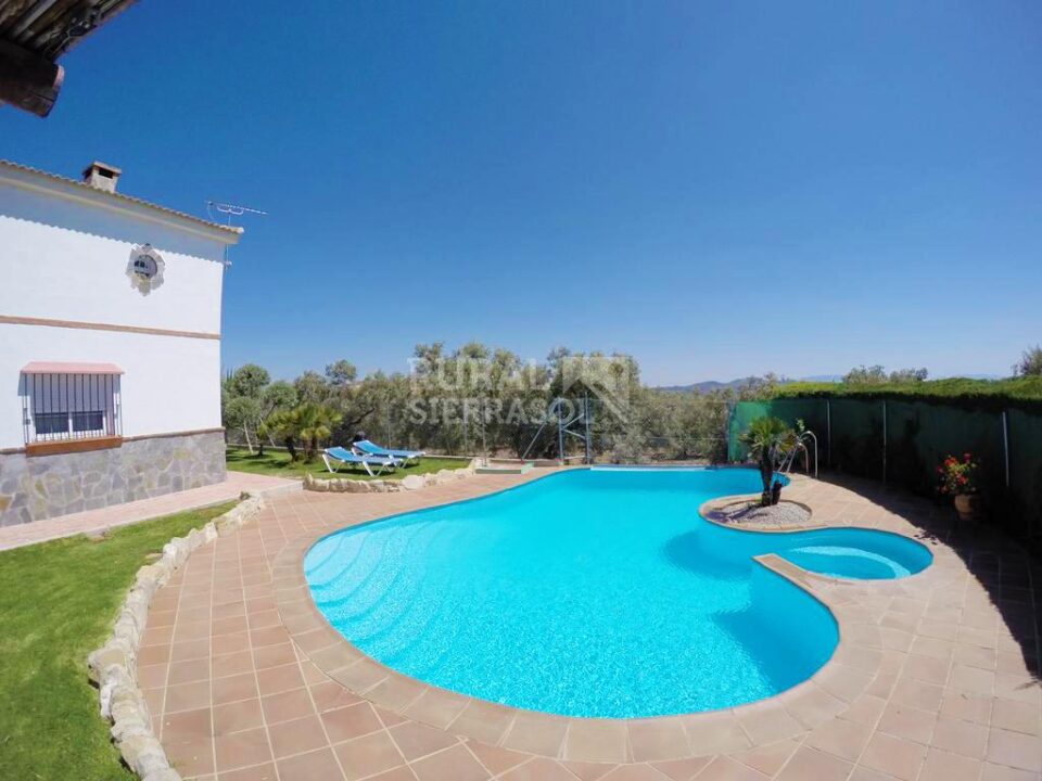 Acogedora Casa Rural al Sur del Torcal de Antequera con preciosos jardines y piscina - Imagen 39
