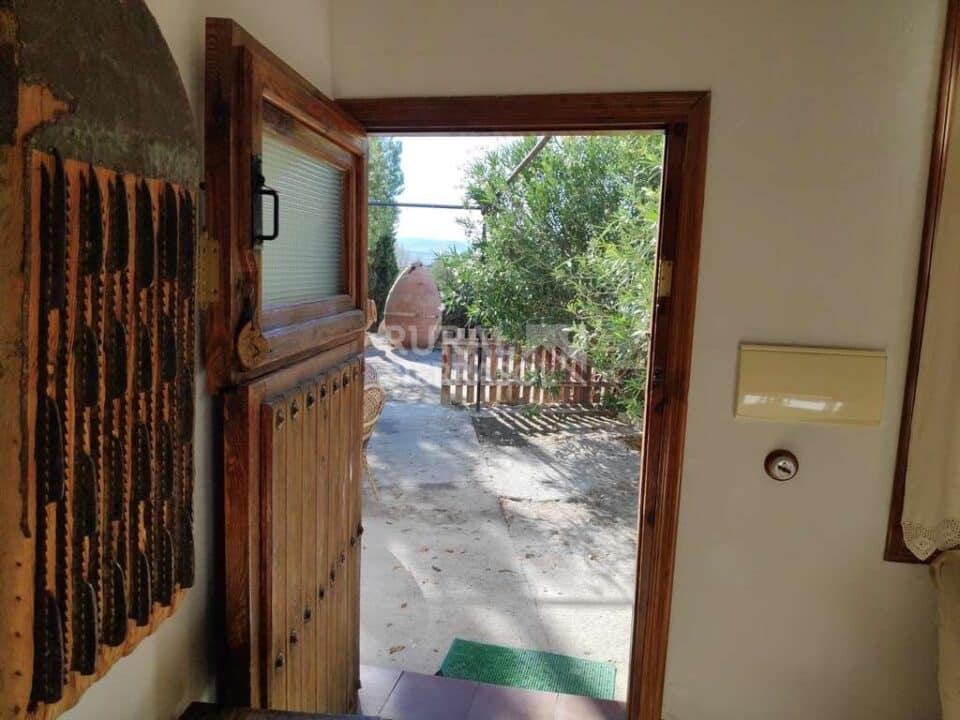 Amplia casa cueva en Baza, con piscina, barbacoa y wifi - Imagen 35