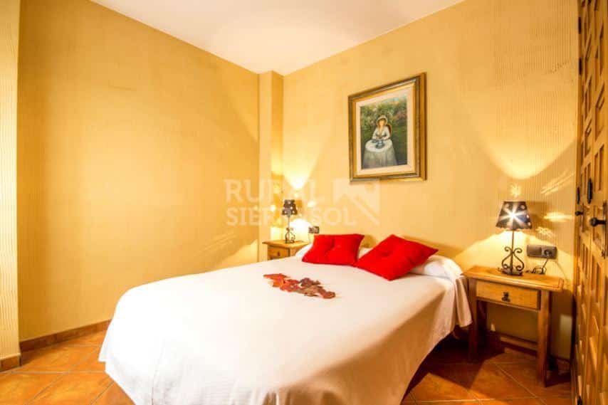 Dormitorio con cama doble de Apartamento rural en Alcaucín (Málaga)-3675