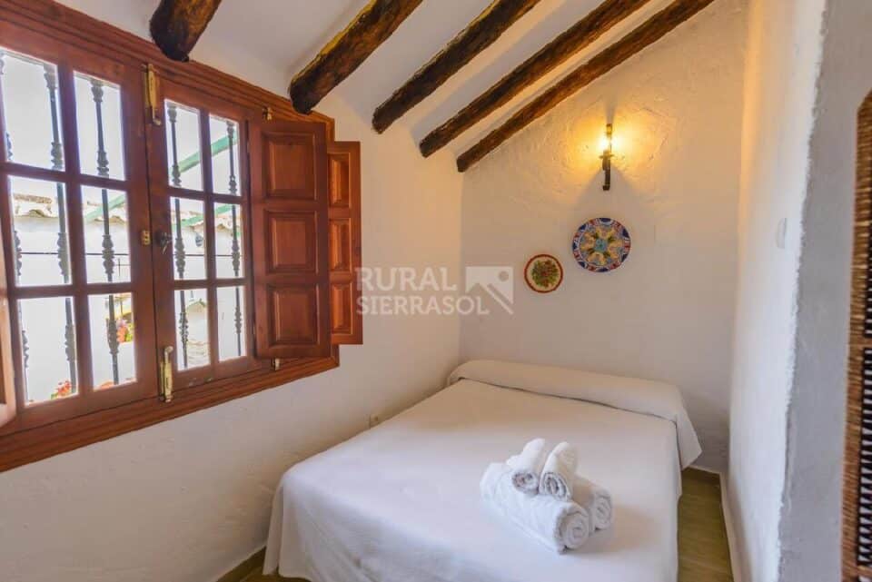 Habitación con cama doble de Casa rural en Alcaucín (Málaga)-3698