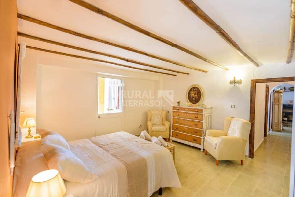 Dormitorio de matrimonio de Casa rural en Alcaucín (Málaga)-3698