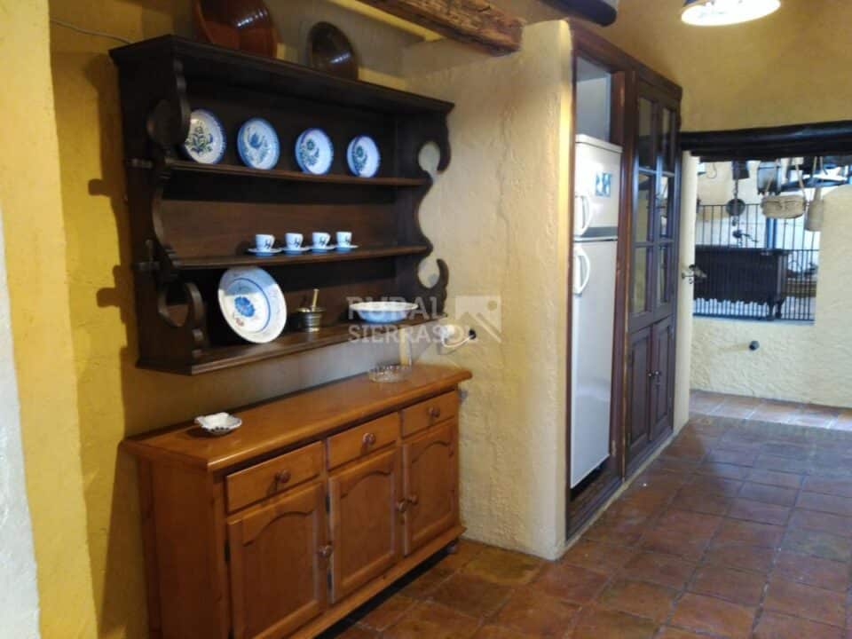 Mueble y frigorífico de Casa rural en Alcaucín (Málaga)-3699