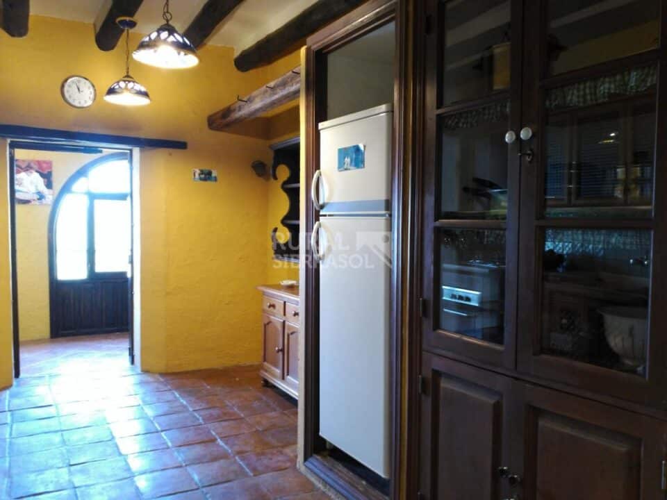 Frigorífico y vitrina de Casa rural en Alcaucín (Málaga)-3699