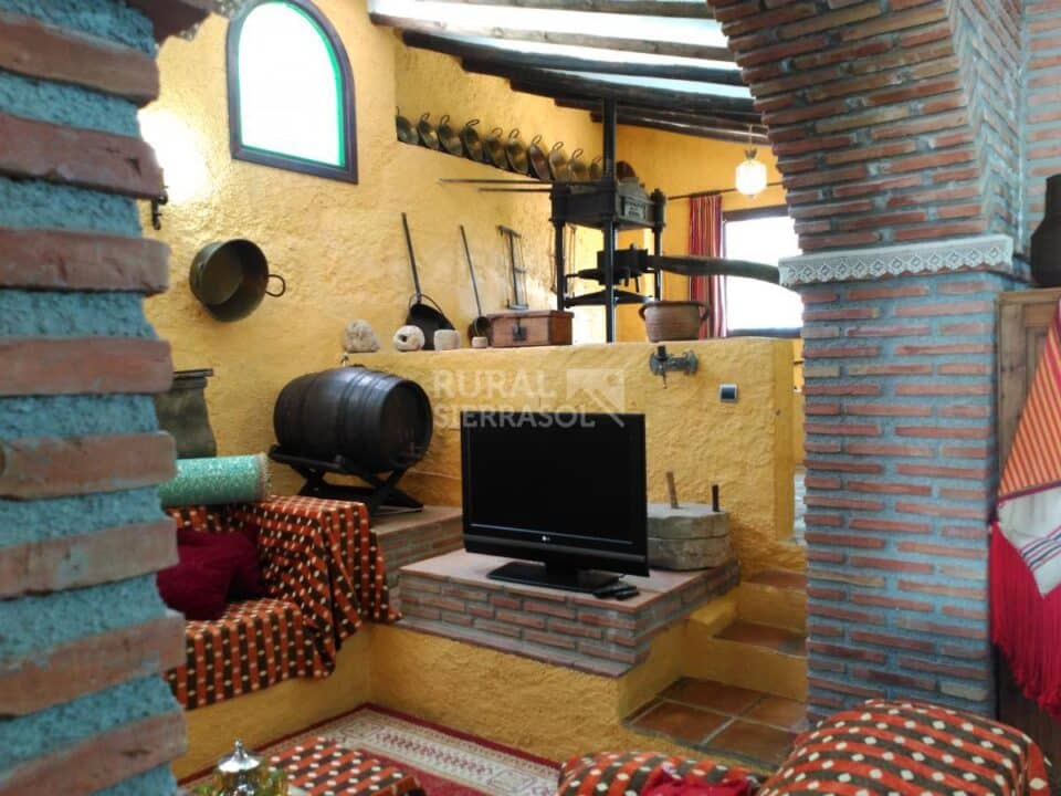 Salón con TV de Casa rural en Alcaucín (Málaga)-3699