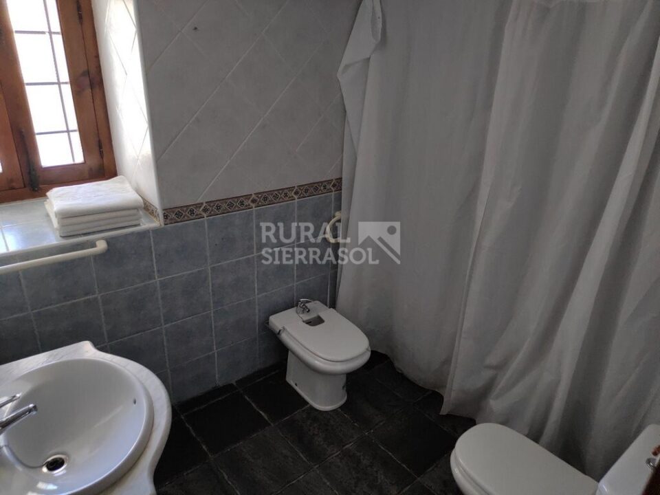Confortable casa cueva en Baza, con piscina, chimenea y barbacoa - Imagen 37