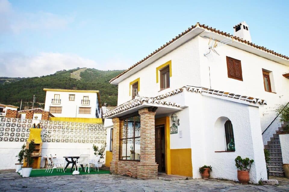 Barbacoa en patio de Casa rural en Alcaucín (Málaga)-3700