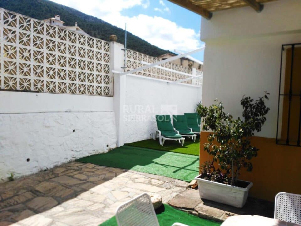 Terraza con hamacas de Casa rural en Alcaucín (Málaga)-3700