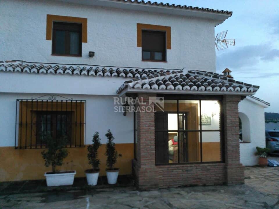 Terraza y puerta de entrada de Casa rural en Alcaucín (Málaga)-3700