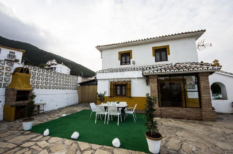 Barbacoa y terraza de Casa rural en Alcaucín (Málaga)-3700