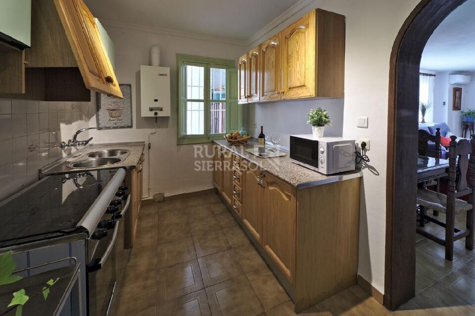 Cocina de Casa rural en Alcaucín (Málaga)-3700