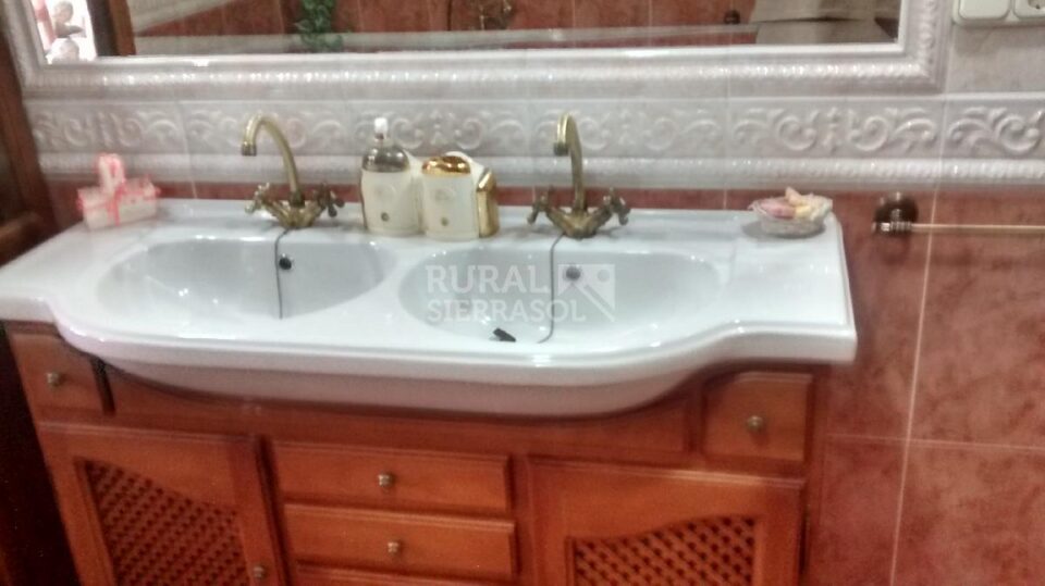 Preciosa Casa Rural en Casarabonela, con piscina, aire acondicionado y barbacoa - Imagen 7