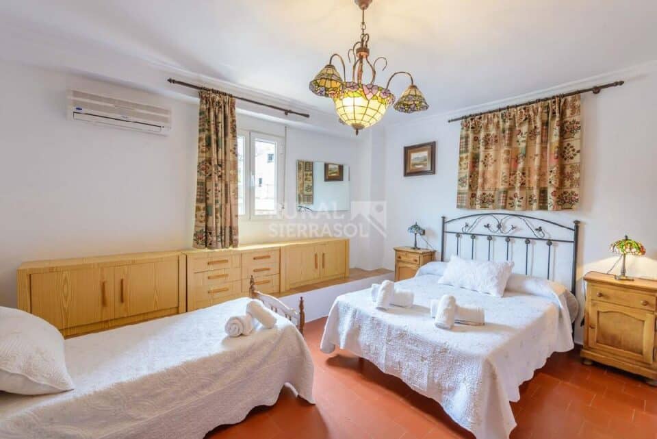 Dormitorio triple de Casa rural en Alcaucín (Málaga)-3714