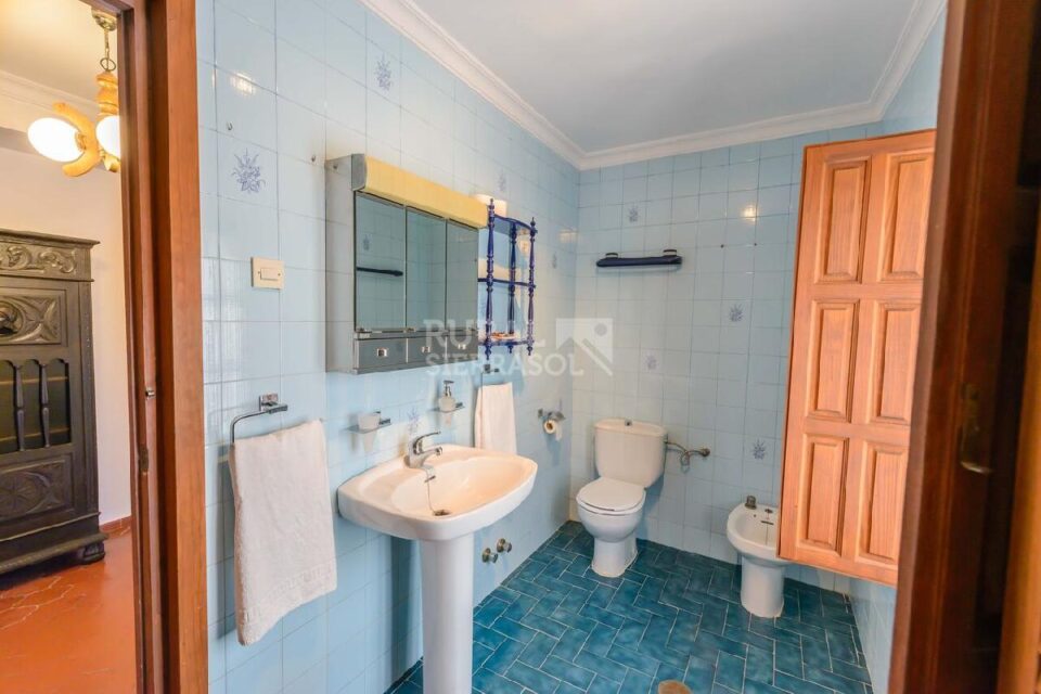 Baño azul de Casa rural en Alcaucín (Málaga)-3714