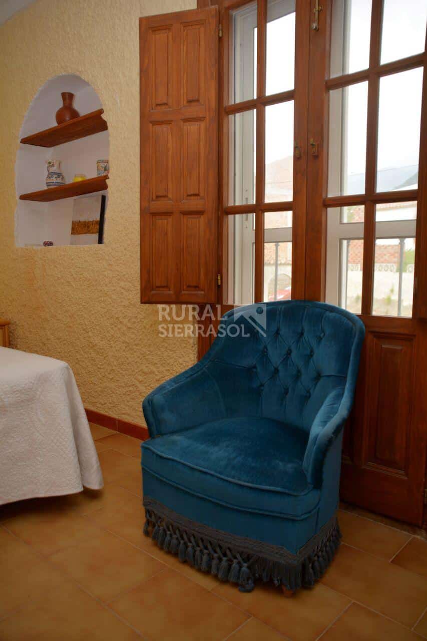 Sillón de dormitorio en Casa rural en Alcaucín (Málaga)-3714