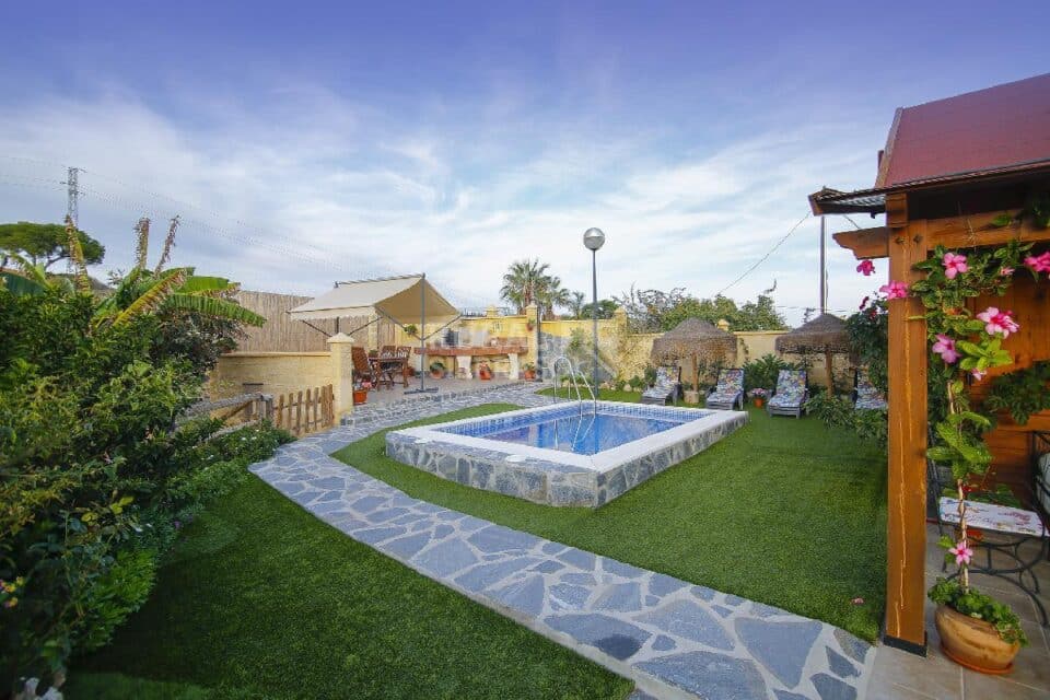 Acogedora Casa de Madera cerca de la playa - Imagen 38
