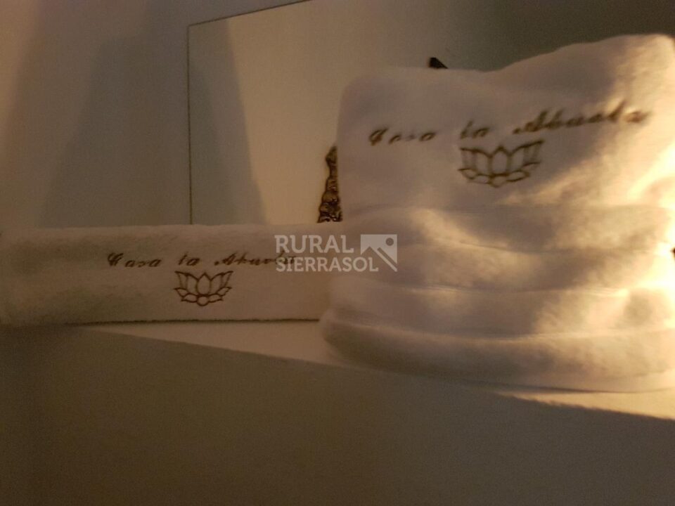 Maravillosa Casa Rural junto al Nacimiento del Río Genal, con piscina, chimenea y barbacoa - Imagen 6