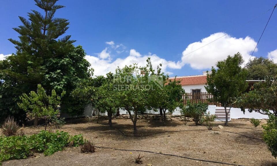 Acogedora Casa Rural al Sur del Torcal de Antequera, con piscina, chimenea y barbacoa - Imagen 4