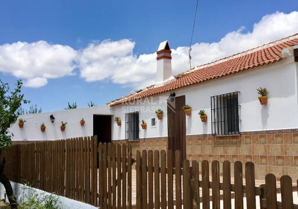 Acogedora Casa Rural al Sur del Torcal de Antequera, con piscina, chimenea y barbacoa - Imagen 6