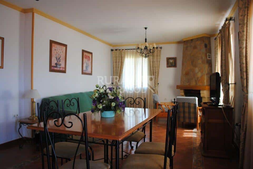 Salón de arriba de casa rural en Periana (referencia 1003)
